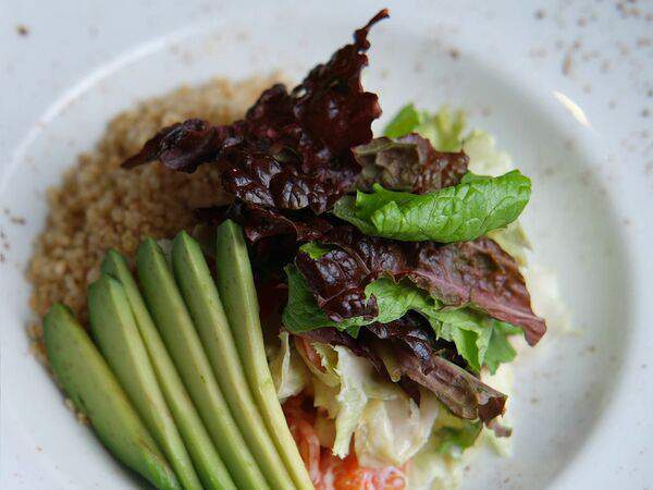 Ribs - Салат с киноа