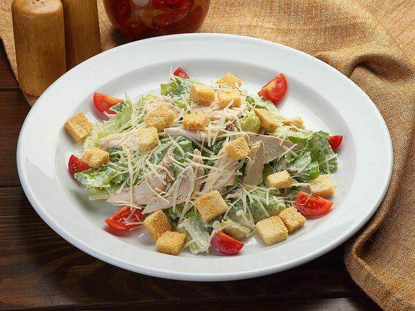 Бирхаус - Салат Цезарь с курицей
