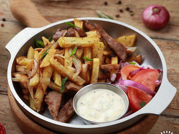 Большие Тарелки - Жареный картофель со свининой и грибами