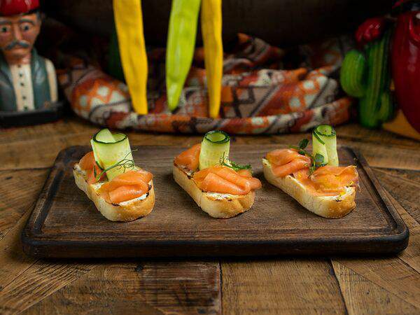 La Vaca - Пинчоc с лососем и огурцом