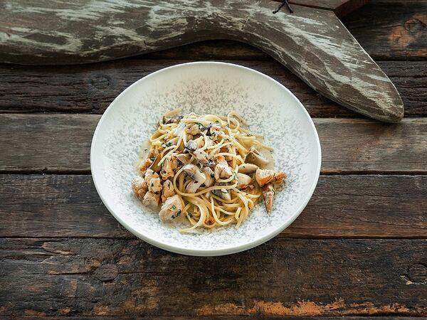 Гастробар Море - Спагетти с индейкой и лесными грибами