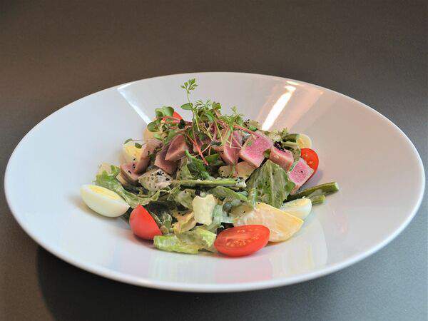 Вок кафе - Салат Нисуаз с тунцом гриль