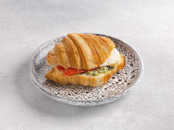 Корж - Круассан с печеным перцем и моцареллой