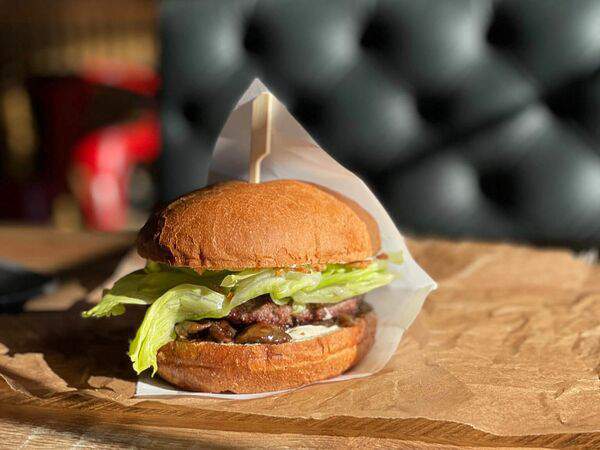 Бургерная Дровосек - Бургер с трюфельным мягким сыром