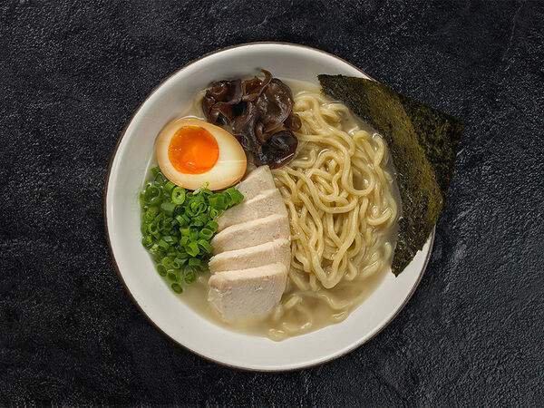 Bluefin Ramen Sushi Nikkei - Рамен с курицей