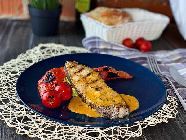 Loft cafe - Палтус под сливочным соусом