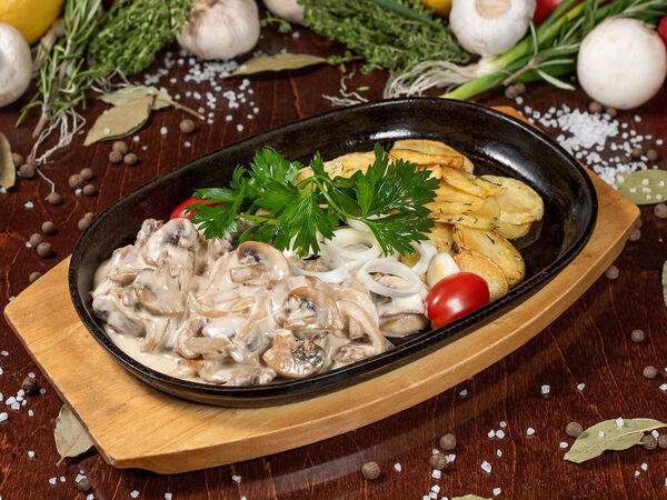 Британника - Свинина в сливочно-грибном соусе