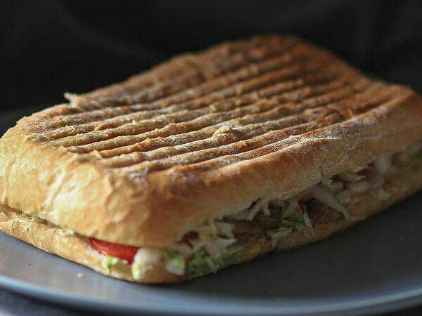 Кормим по-братски - Шаурма Классическая в булочке