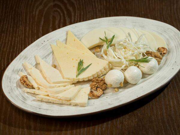 Bbsea jazz club - Плато кавказских молодых сыров