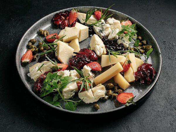 Цукини - Большая тарелка сыров