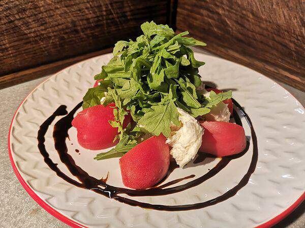 eatMeat - Салат Капрезе