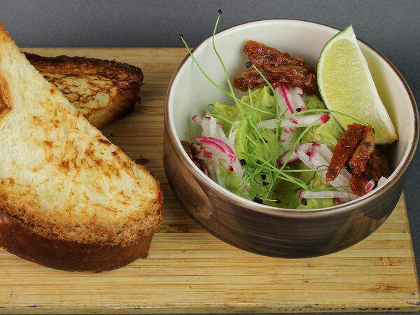 Бар Сплетни - Гуакамоле из перуанского авокадо