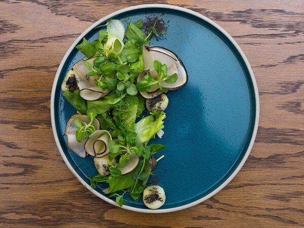 Столица деревень - Битая редька с пахучим маслом и четверговой солью с поджаренным картофелем и сочной зеленью