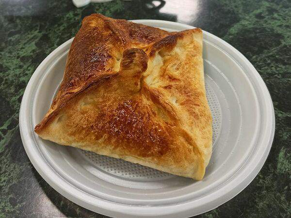 Обеды на Баррикадной - Слоеная булочка с яблоком