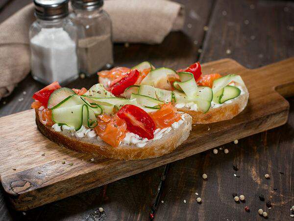 Barzini - Брускетта с лососем