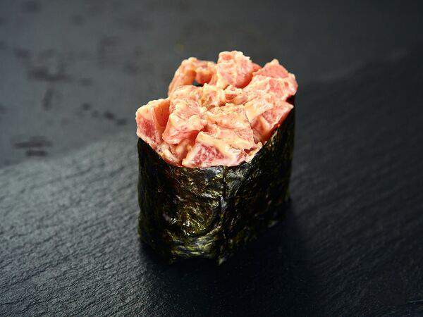 Маэстро суши - Гункан с тунцом