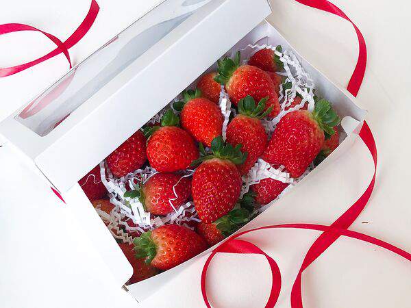 Merci Desert - Свежая клубника в подарочной упаковке