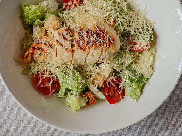 Travelers coffee - Салат Цезарь с куриным филе