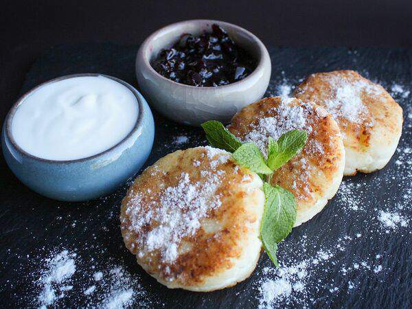 Food-n-Wood - 3 сырника со сметаной и вареньем