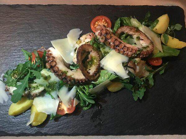 Кадриль - Теплый салат из томленного осьминога