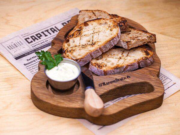 Капитал Grill & Beer - Хлеб ассорти со сливочным маслом