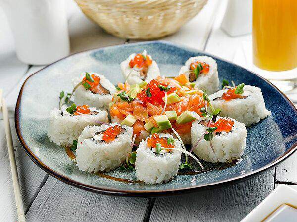 Фудзи - Поке ролл с лососем