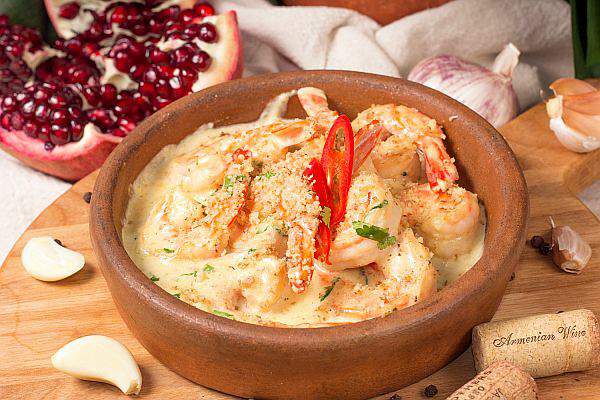 Мушмула - Тигровые креветки в соусе Чкмерули