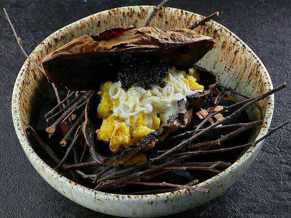 Art-Caviar - Картофель со страчателлой и черной икрой