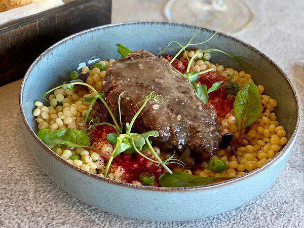 Gosti - Телячьи щёчки с птитимом