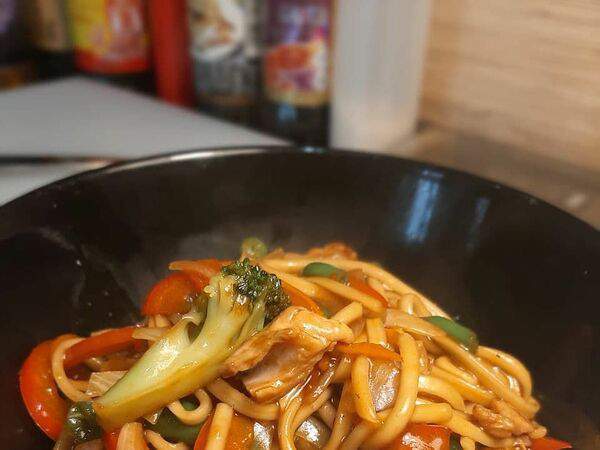 Бутик вкусной еды - Удон с цыпленком