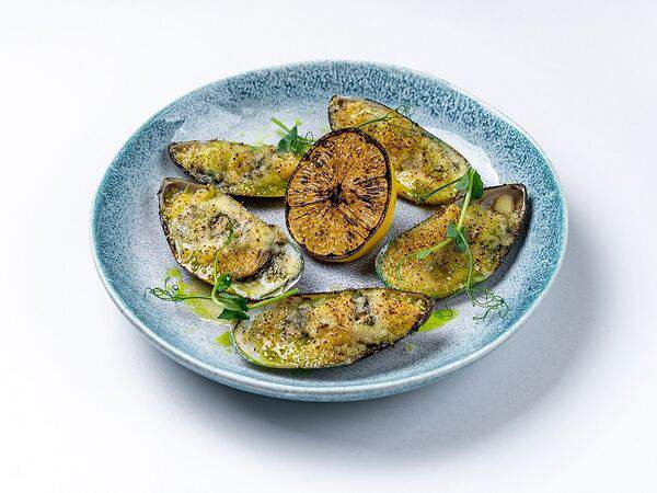 PizzBurg - Запеченые мидии Киви с пармезановым маслом и белым вином