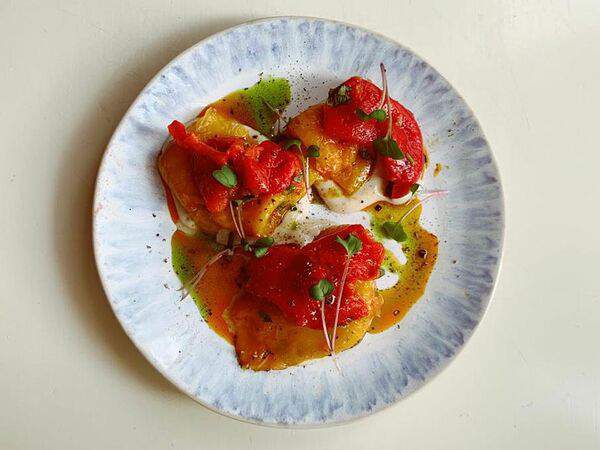 Negroni bar & enoteca - Печёные перцы с соусом тоннато и маслом чили