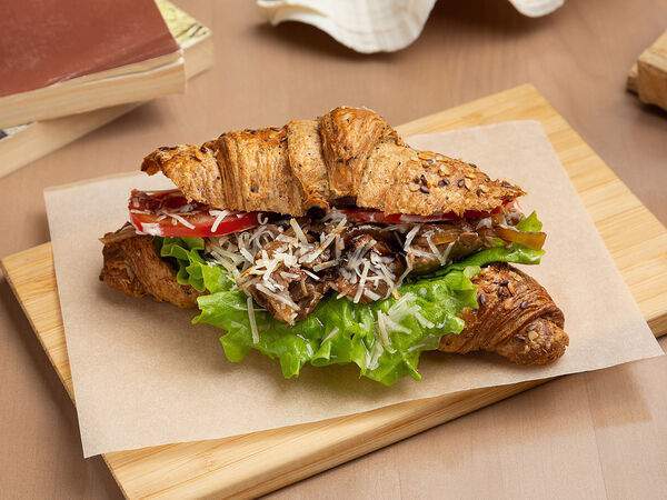 Порт-брю - Сэндвич с ростбифом на злаковом круассане
