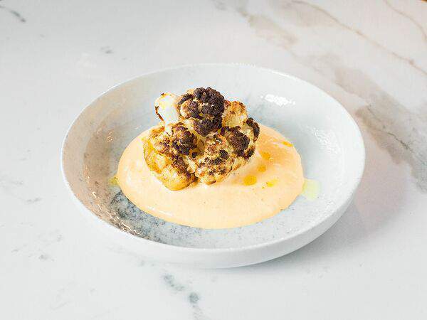 Гаврош - Запеченная цветная капуста с соусом беарнез