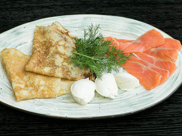 Bistro LAVASH - Блинчики с нежным сыром и семгой