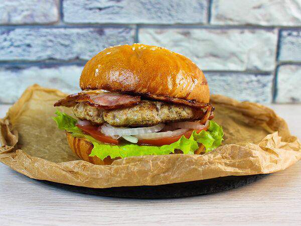 Bela Kava - Бургер Карнитас с беконом