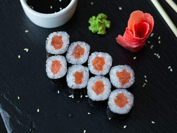 Сакана - Ролл с лососем