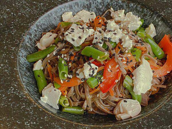 Ресторан 101 - Лапша соба, овощи, соус терияки