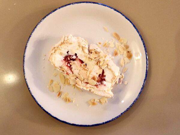 Lilu kitchen - Меренговый рулет с клубникой