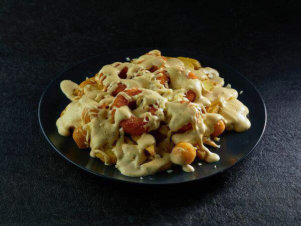 Leo shaverma and bar - Картофель по-канадски с морепродуктами