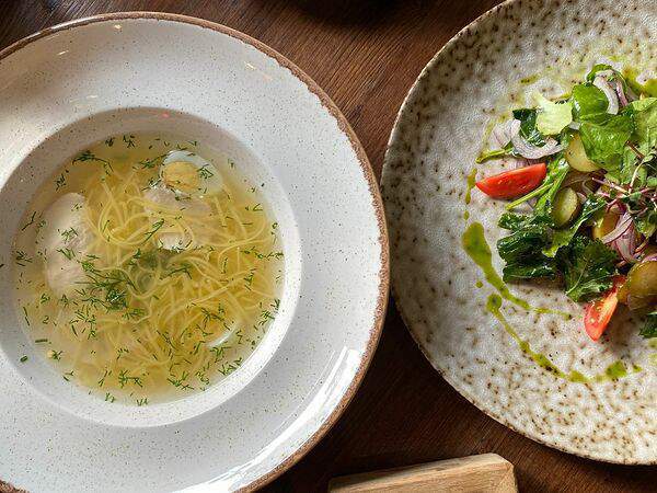 Театральный буфетъ - Суп-лапша с курицей, салат и горячее на выбор