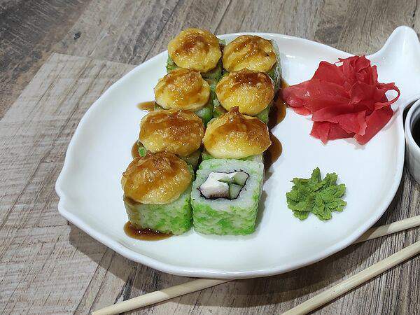 Sushi Studio ДА - Запечённый с Угрем