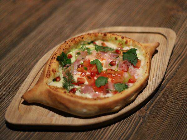 Пури-пури - Хачапури с лососем и яйцом пашот