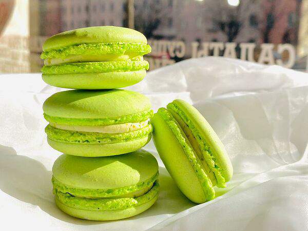 de Paris - Макарон фисташка-малина