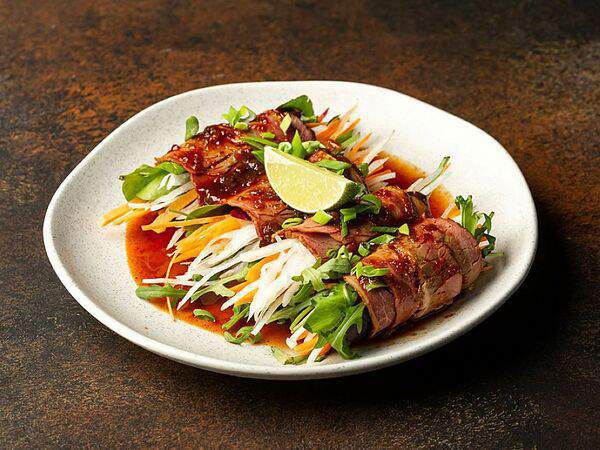 Горячо Азия - Пастрами с дайконом и соусом каламанси