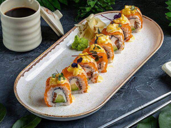 Япона мама - Ролл с лососем и манго