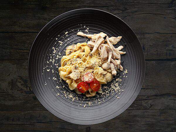 Kinza House - Феттуччине с курицей и грибами