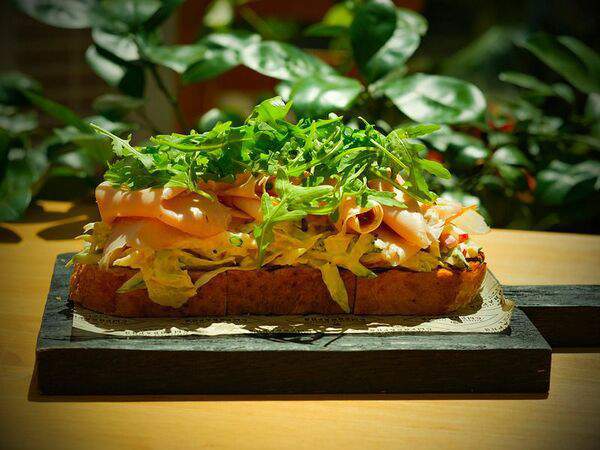 Сыроварня - Брускетта с тамбовским окороком