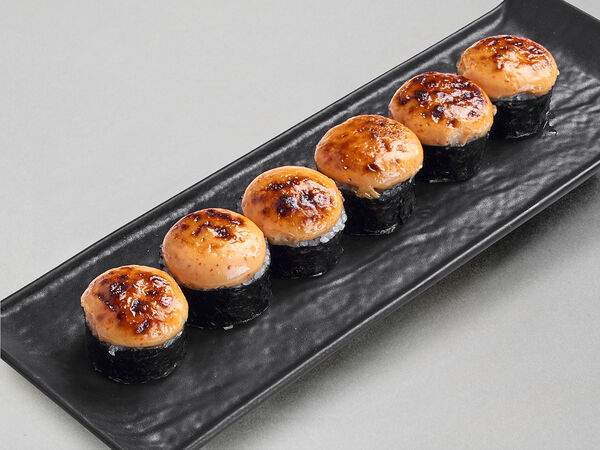 Mojo - Ролл запеченный с лососем и соусом спайси