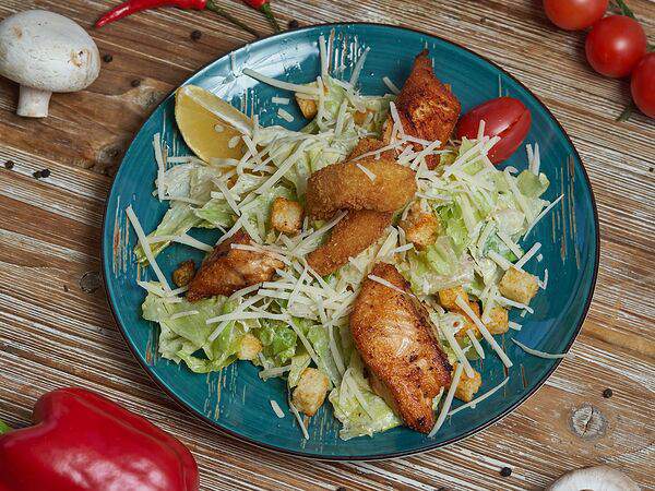 Saperavi - Салат Цезарь с семгой и креветками